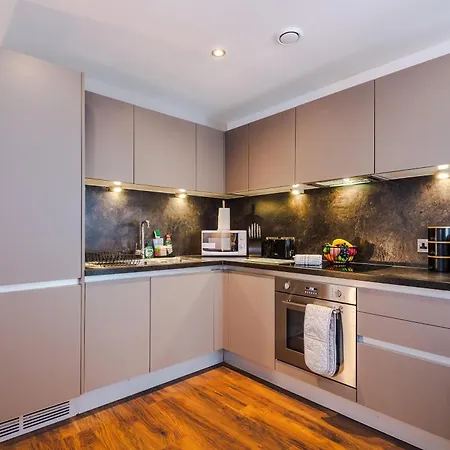 Sleek Apartment In Manchester By 53 Degrees Property, Ideal For Couples, Amazing Location!-3