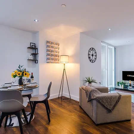 Sleek Apartment In Manchester By 53 Degrees Property, Ideal For Couples, Amazing Location!-2